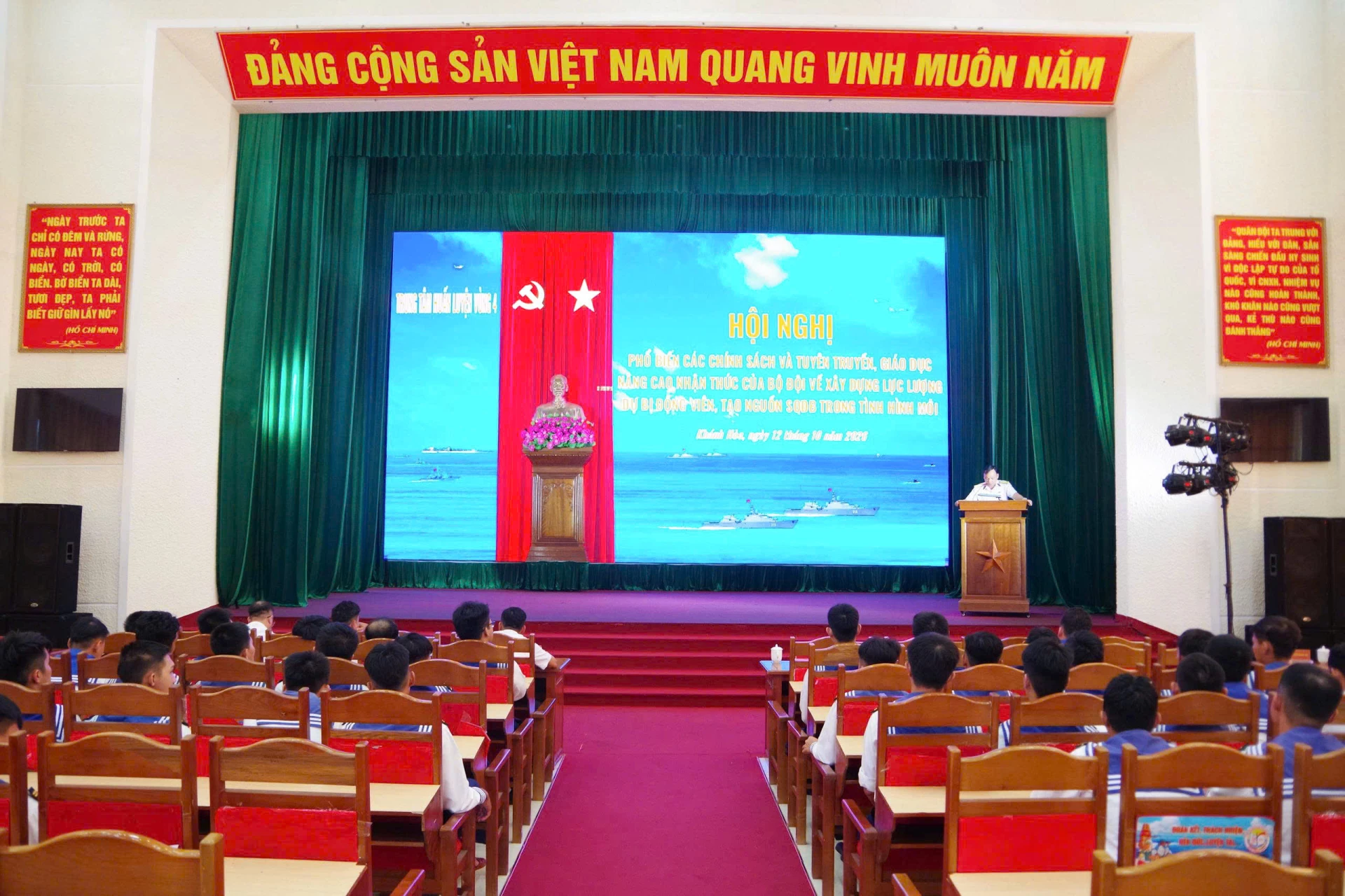 Quang cảnh hội nghị.
