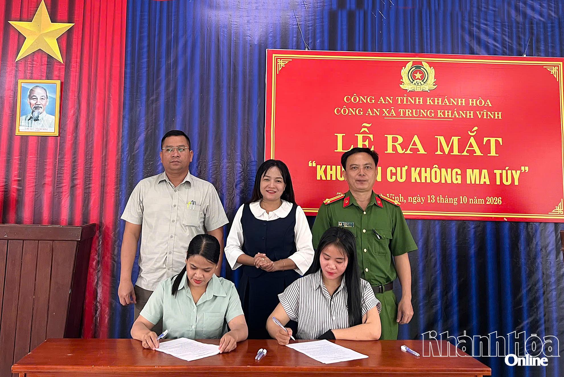 Thực hiện cam kết tham gia xây dựng khu dân cư không ma túy.