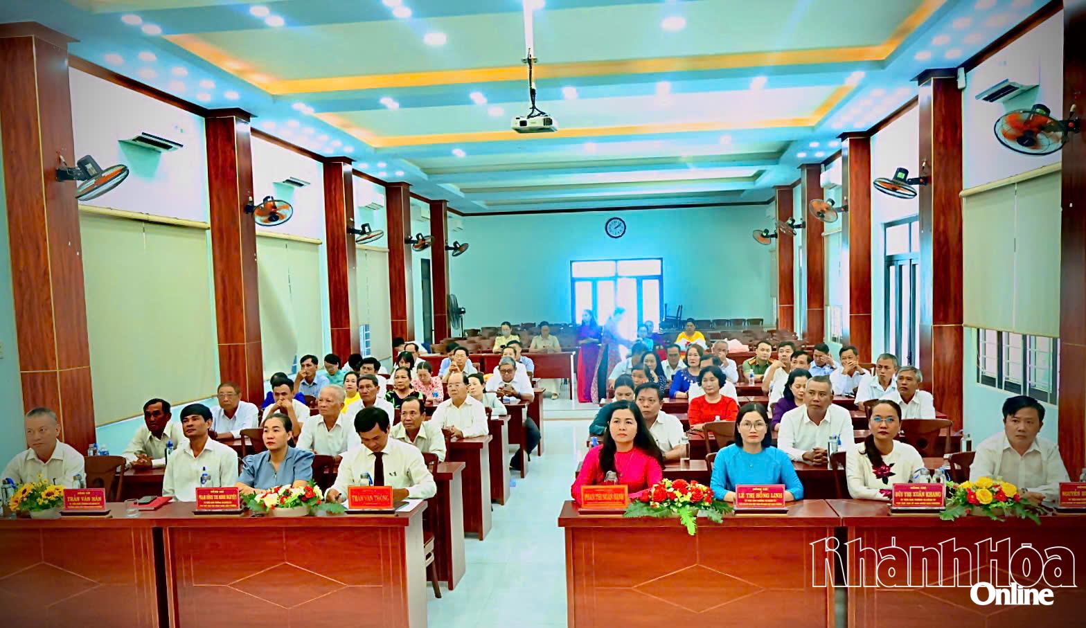 Các đại bểu tha dự hội nghị.