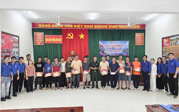 Tổ chức "Hành trình Tôi yêu Tổ quốc tôi" tại Tổ dân phố Bích Đầm