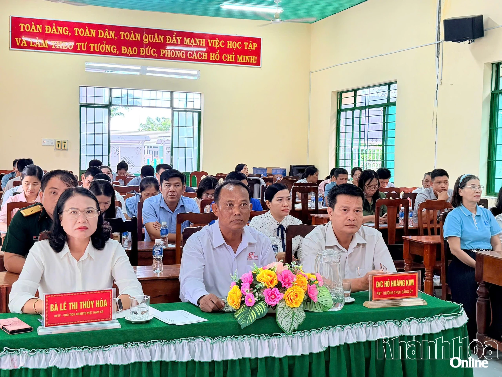 Các đại biểu tham dự hội nghị.