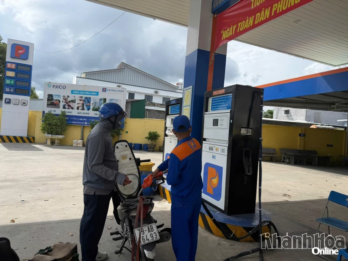 Giá xăng, dầu đồng loạt giảm