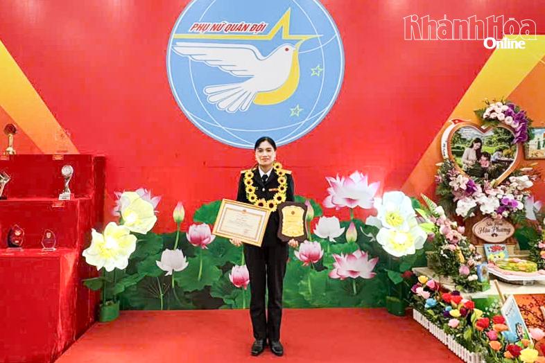 Thượng tá, Tiến sĩ Trần Thị Nhẹn.