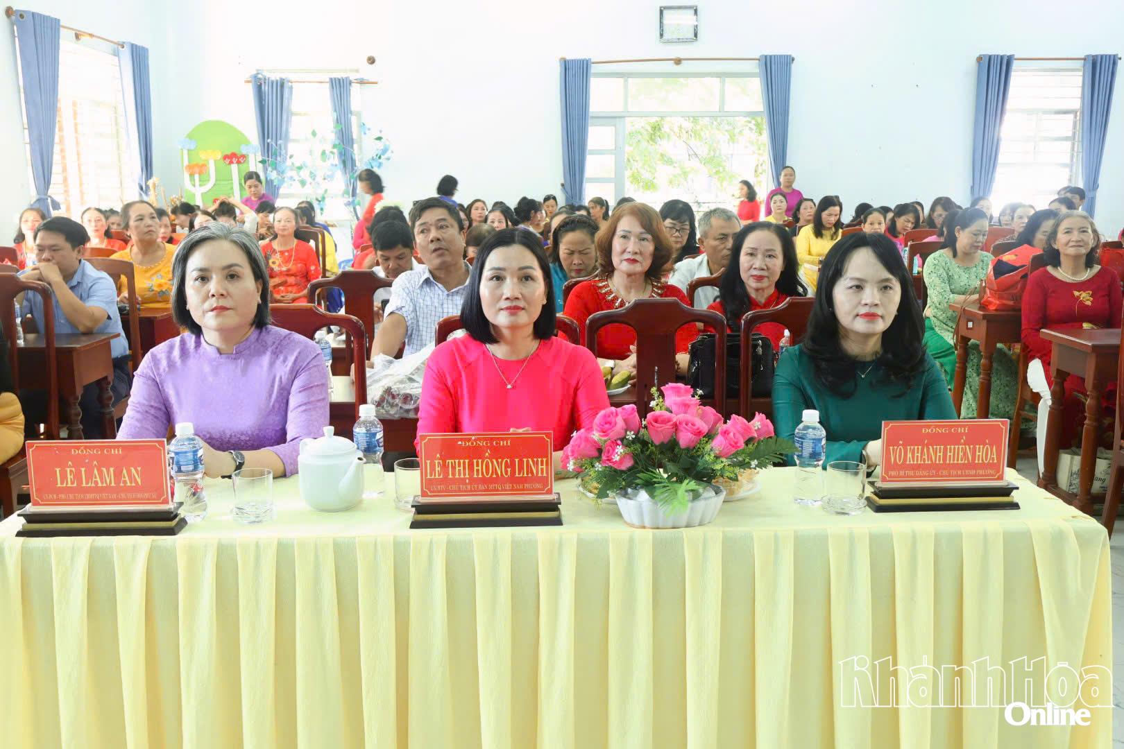 Các đại biểu tham dự toạ đàm.