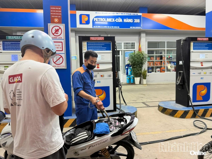 Giá xăng, dầu đồng loạt tăng