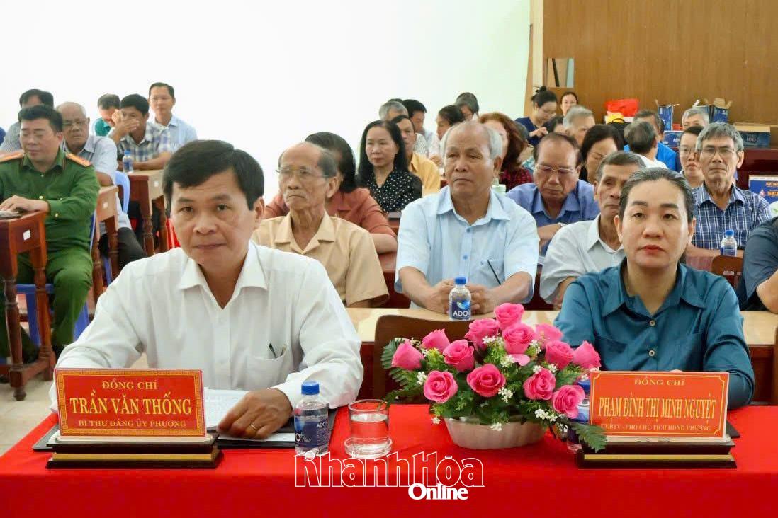 Các đại biểu tham dự hội nghị.