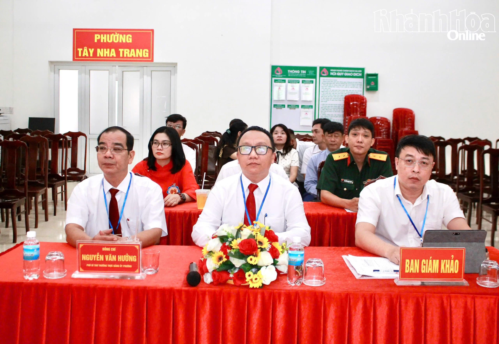 Lãnh đạo Đảng ủy phường Tây Nha Trang tham dự khai mạc hội thi.&nbsp;