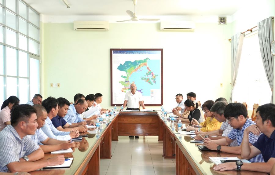 Quang cảnh cuộc họp.