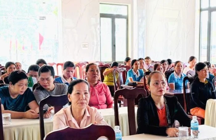 Hội Liên hiệp Phụ nữ xã Nam Cam Ranh tổ chức hội nghị “Tháng lắng nghe phụ nữ nói”