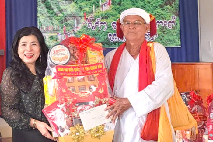 Đoàn Đại biểu Quốc hội tỉnh thăm, chúc mừng Lễ hội Katê