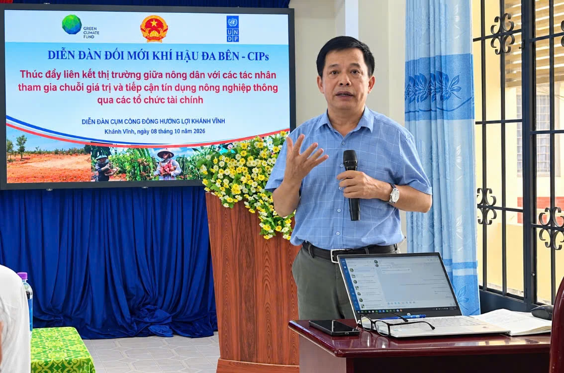 Chuyên gia đến từ Trung tâm Nghiên cứu Phát triển Nông Lâm nghiệp miền núi, Trường Đại học Nông Lâm Thái Nguyên trao đổi chuyên đề về Thông tin chính sách thị trường.