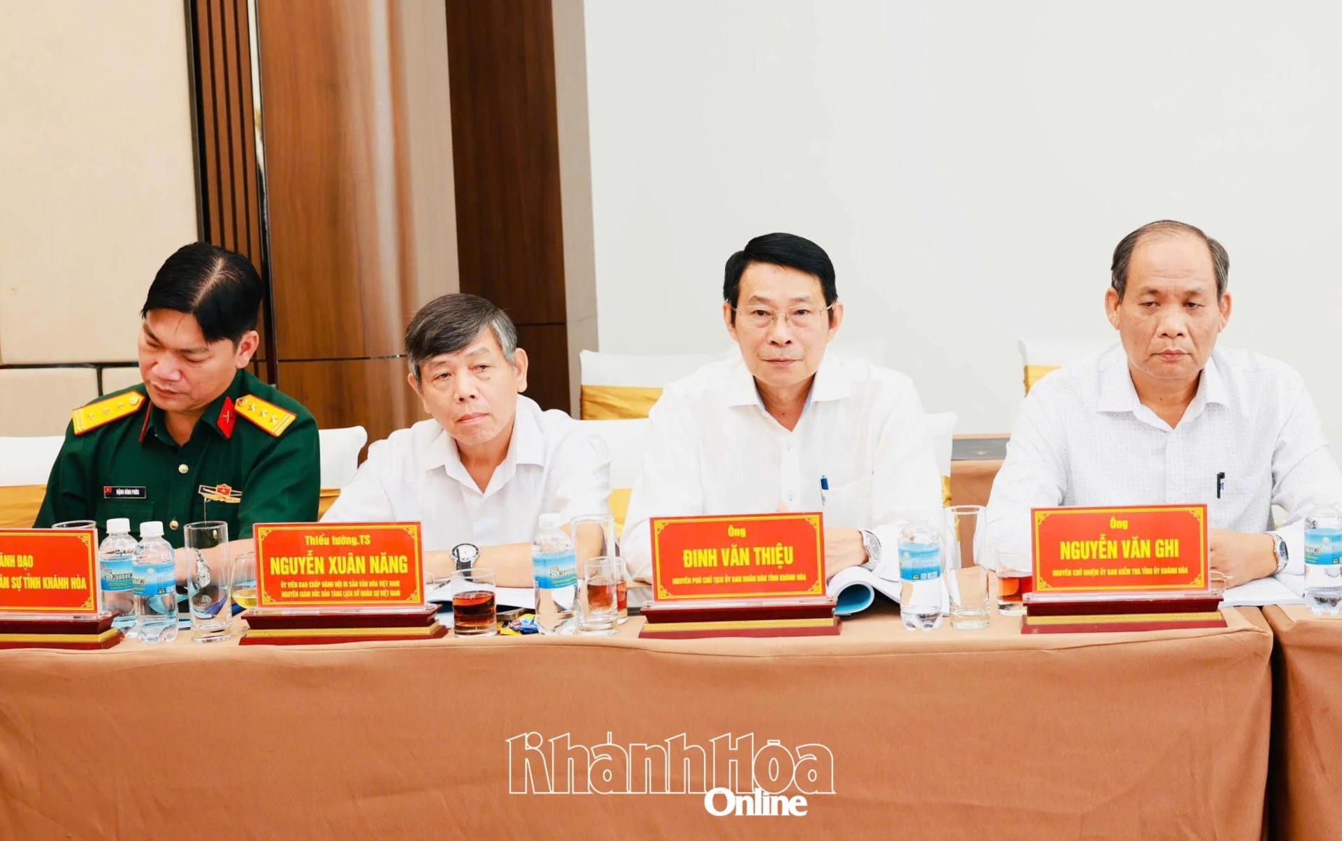 Các đại biểu tham dự hội thảo.