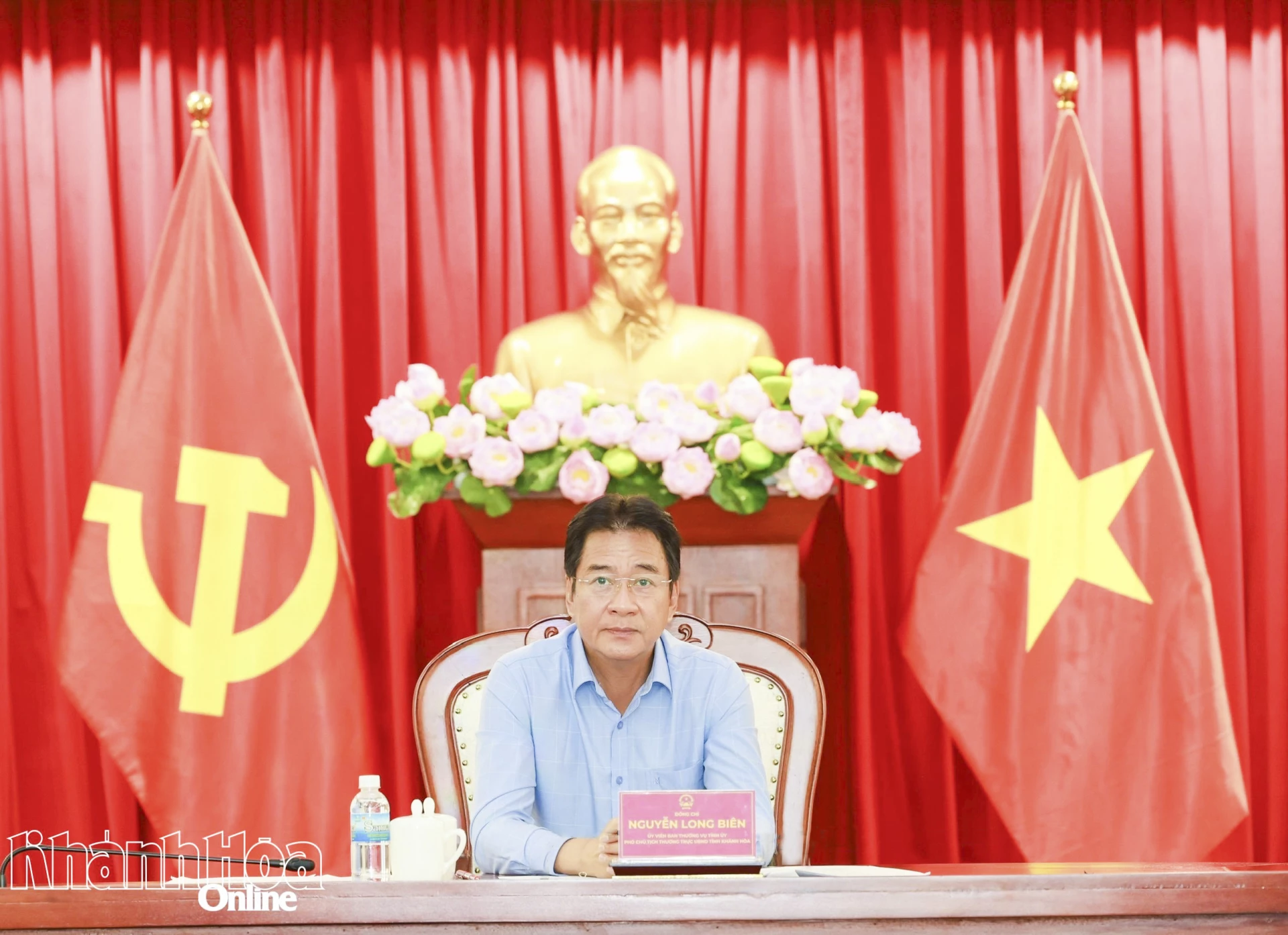 Phó Chủ tịch Thường trực UBND tỉnh Nguyễn Long Biên chủ trì tại điểm cầu Khánh Hòa.