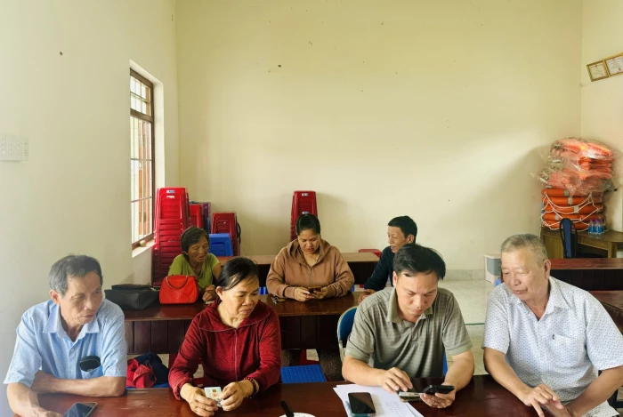 Xã Khánh Vĩnh triển khai hướng dẫn người dân sử dụng nền tảng số