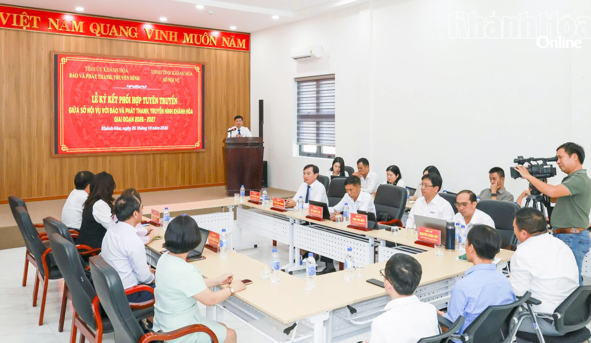 Quang cảnh lễ ký kết.