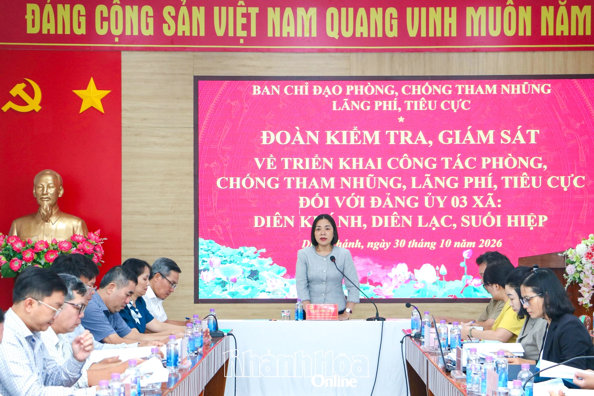 Đồng chí Trần Thu Mai chủ trì buổi làm việc với Ban Thường vụ Đảng ủy 3 xã.