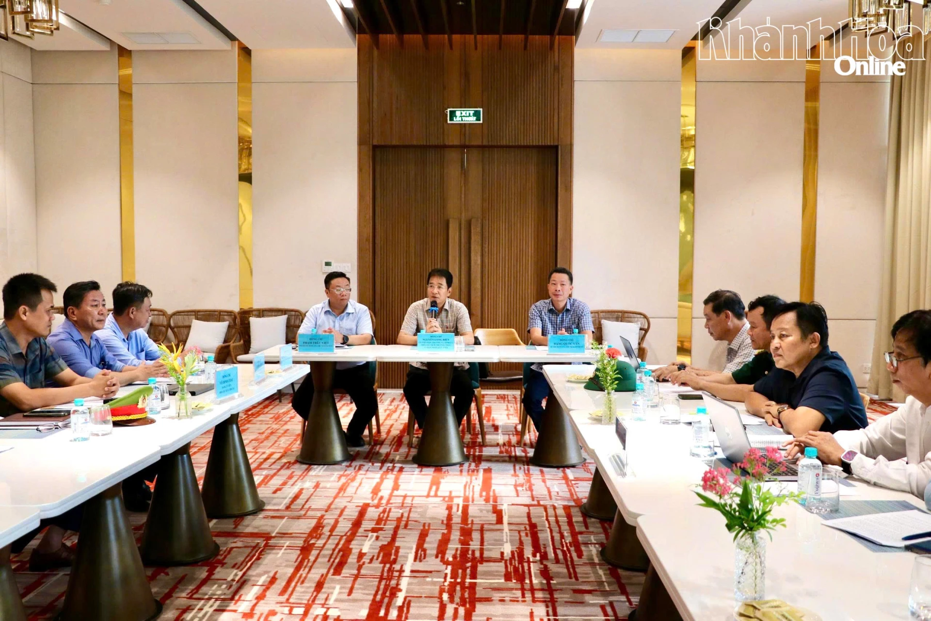 Quang cảnh buổi làm việc.