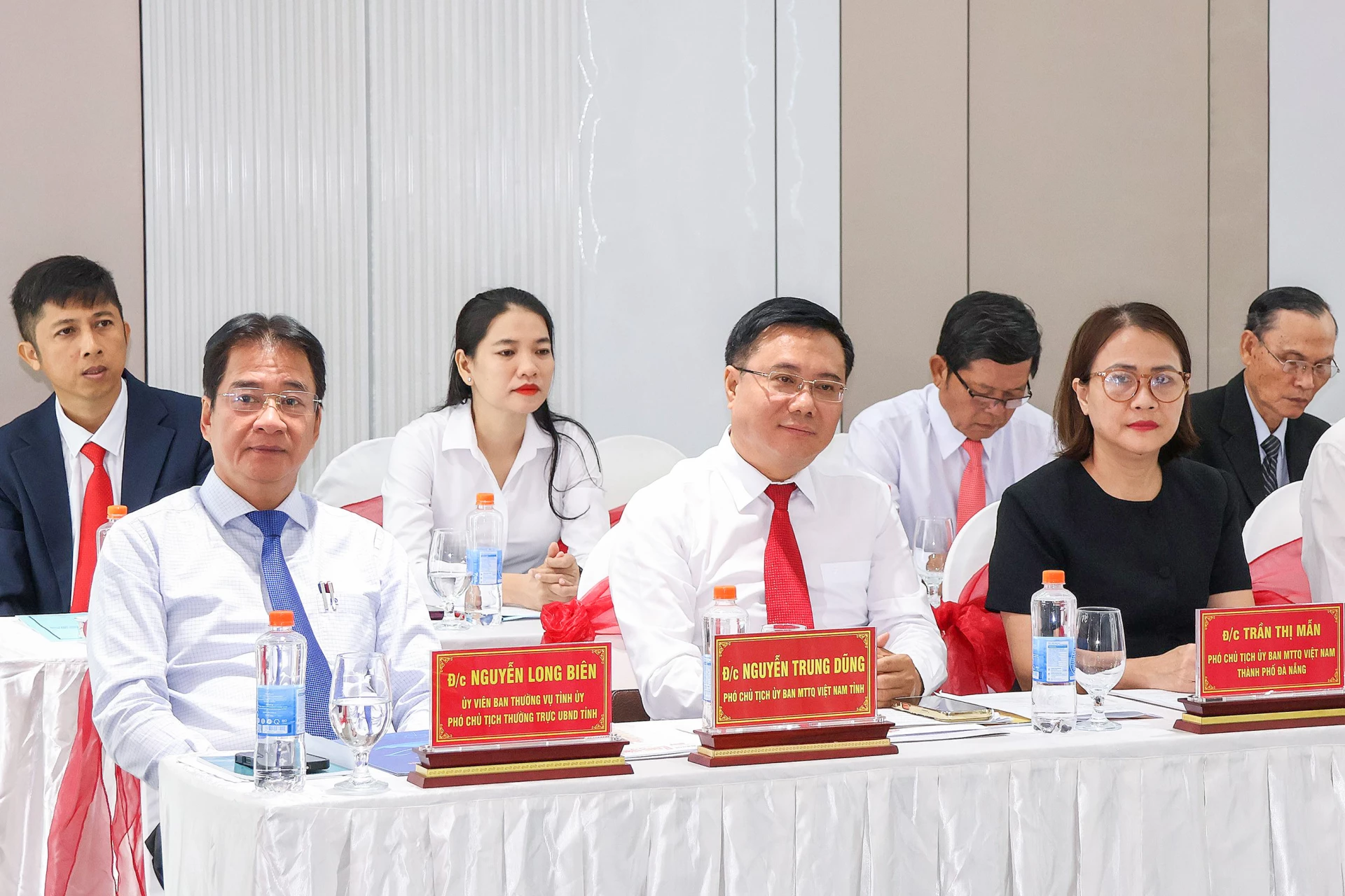 Đồng chí Nguyễn Long Biên và các đại biểu tham dự hội nghị.