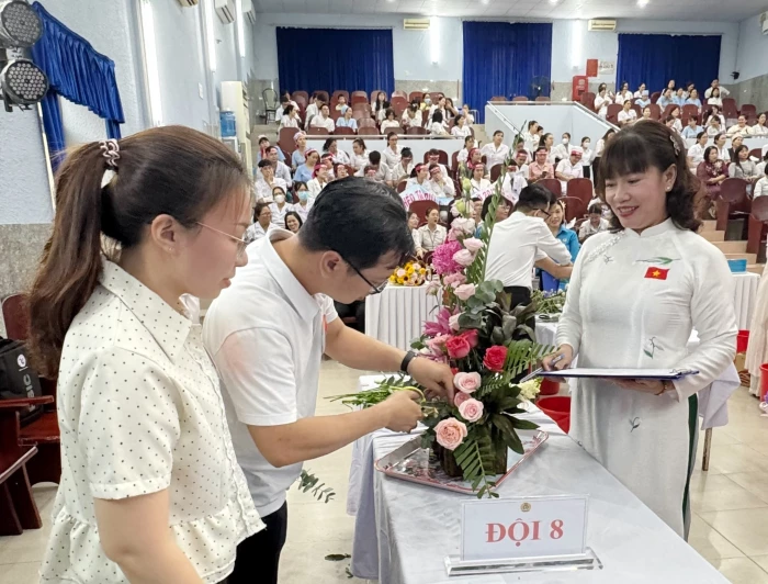 Bệnh viện Đa khoa Khánh Hòa tổ chức hội thi cắm hoa