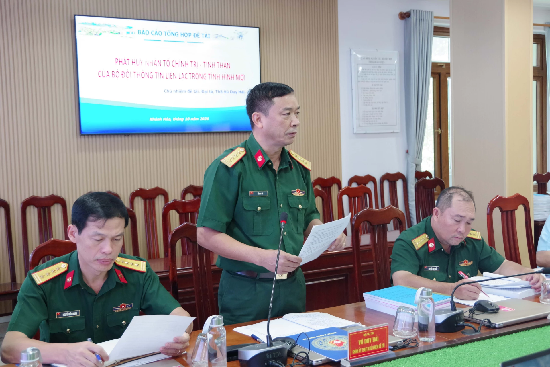 Đại tá, Thạc sĩ Vũ Duy Hải báo cáo kết quả nghiên cứu.