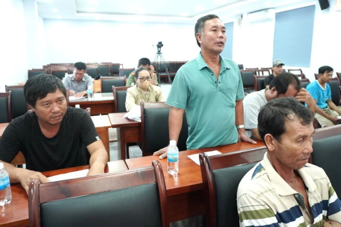 UBND xã Vạn Ninh đối thoại với các trường hợp nuôi trồng thủy sản không đúng quy định