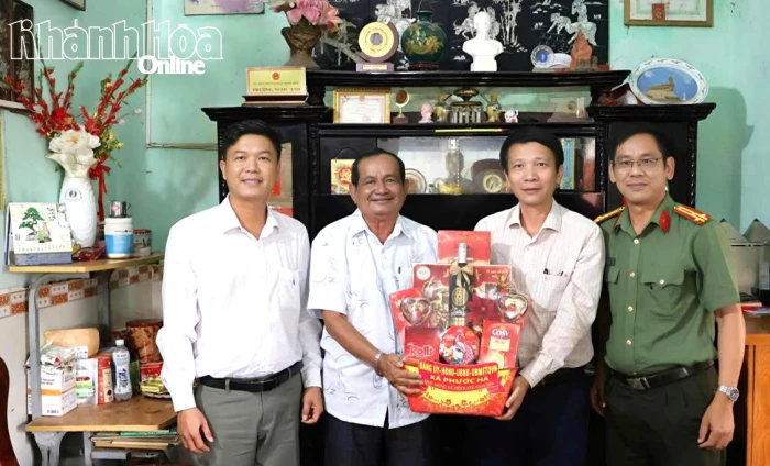 Xã Phước Hà thăm, chúc mừng dịp lễ hội Katê