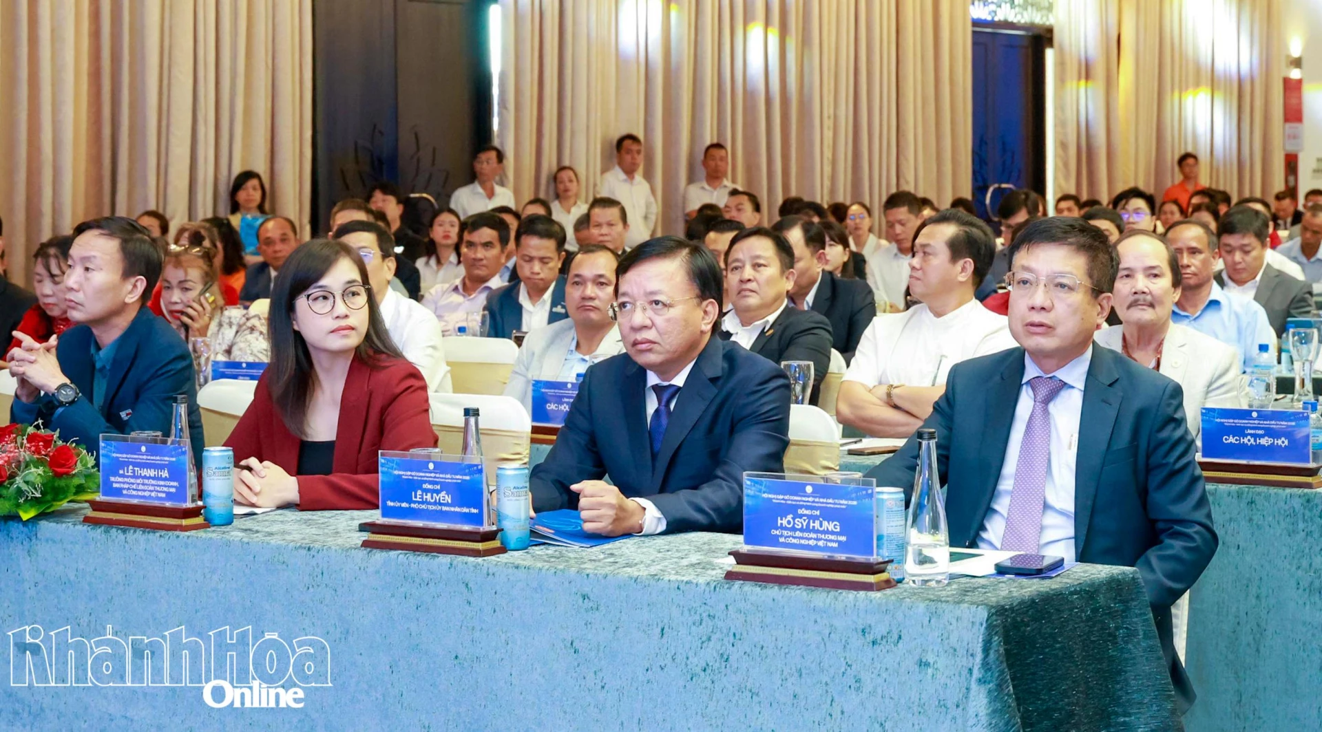Lãnh đạo VCCI và lãnh đạo tỉnh tại hội nghị.