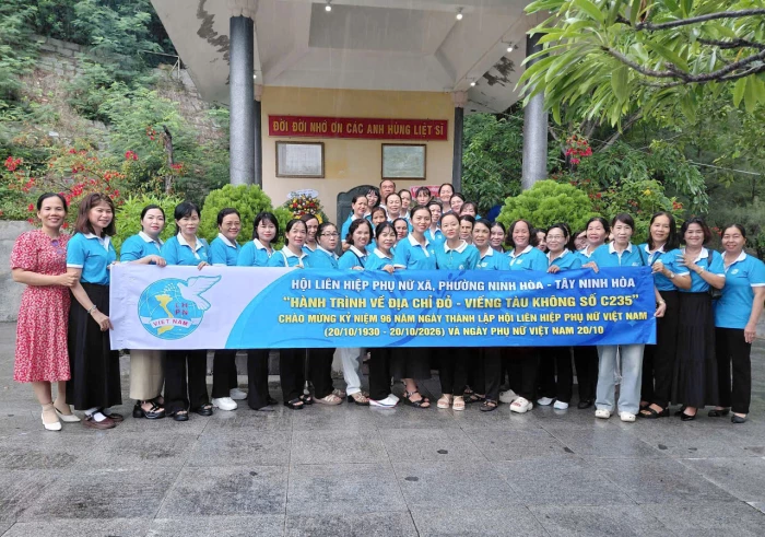 Hội Liên hiệp Phụ nữ xã Tây Ninh Hòa và phường Ninh Hòa tổ chức hành trình về địa chỉ đỏ