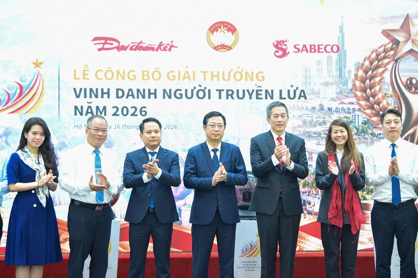 Các đại diện VFF, SABECO và Báo Đại đoàn kết.