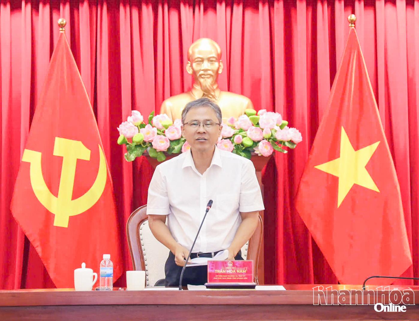 Đồng chí Trần Hòa Nam phát biểu tại phiên họp.