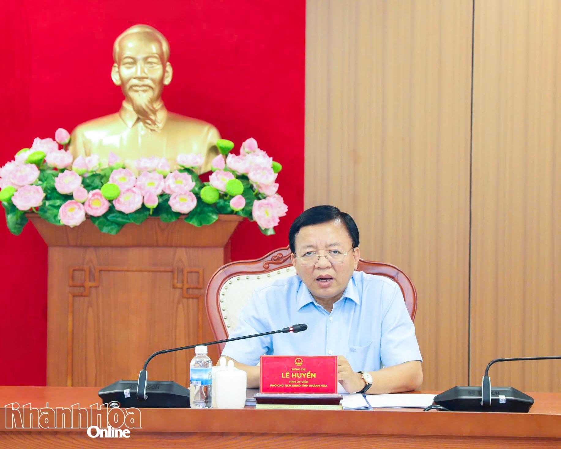 Đồng chí Lê Huyền kết luận cuộc họp.