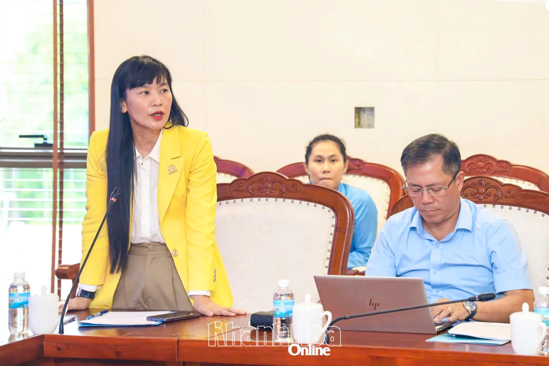 Chủ tịch Hội đồng thành viên Công ty TNHH Nhà nước một thành viên Yến sào Khánh Hòa Trịnh Thị Hồng Vân đề xuất một số nội dung liên quan đến quà tặng cho khách mời.