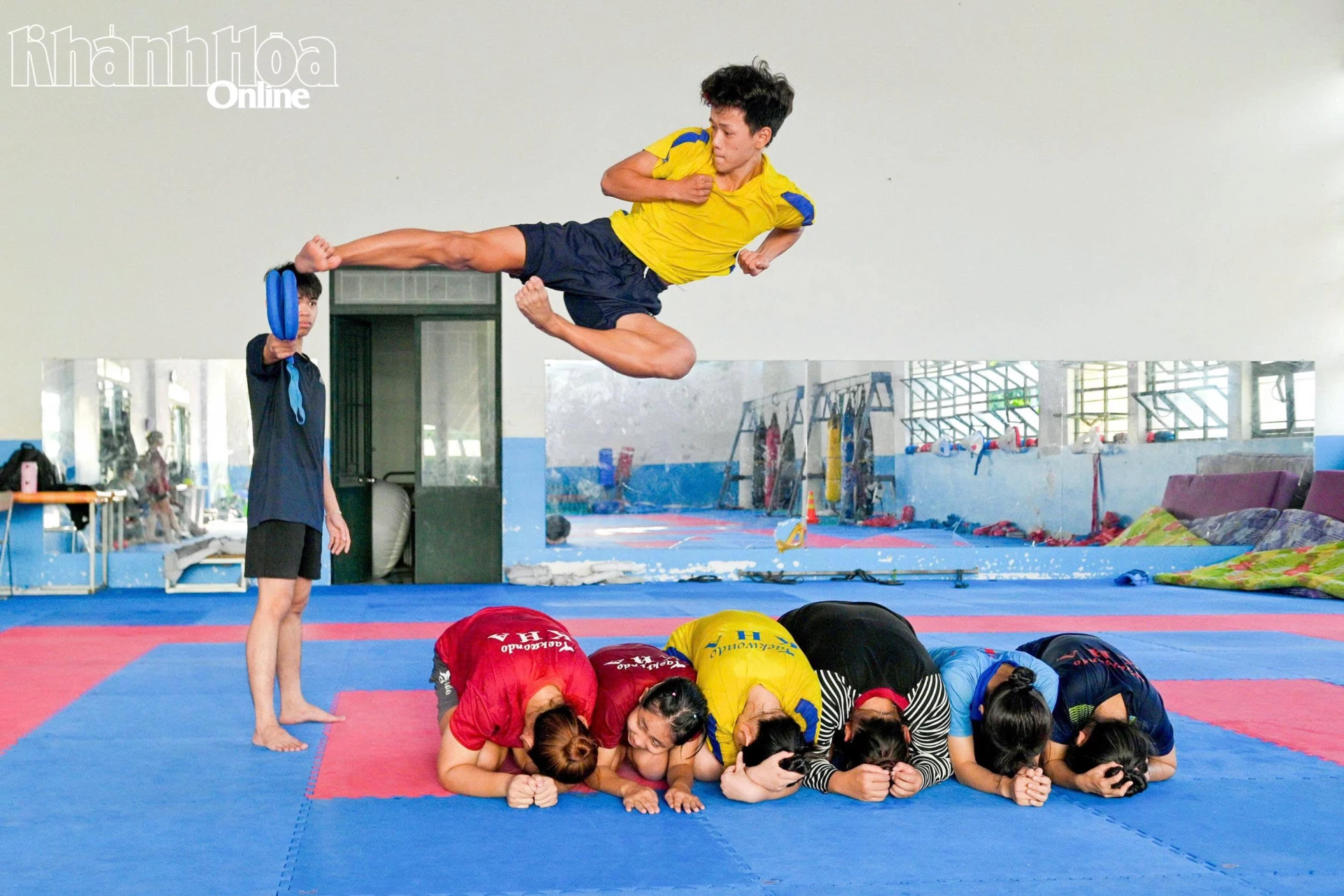 Các vận động viên đội tuyển Taekwondo Khánh Hòa tập luyện chuẩn bị cho Đại hội Thể thao toàn quốc lần X. 