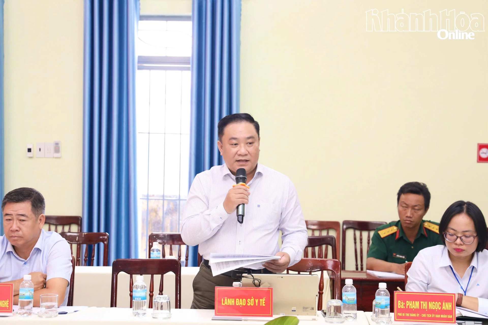 Lãnh  đạo  Sở Y  tế phát  iểu ý kiến tại buổi làm việc 