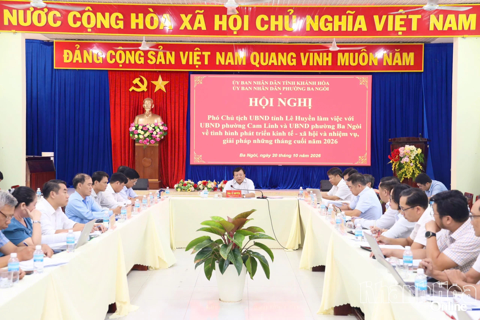 Đồng  chí  Lê  Huyền  kết  luận  buổi  làm  việc