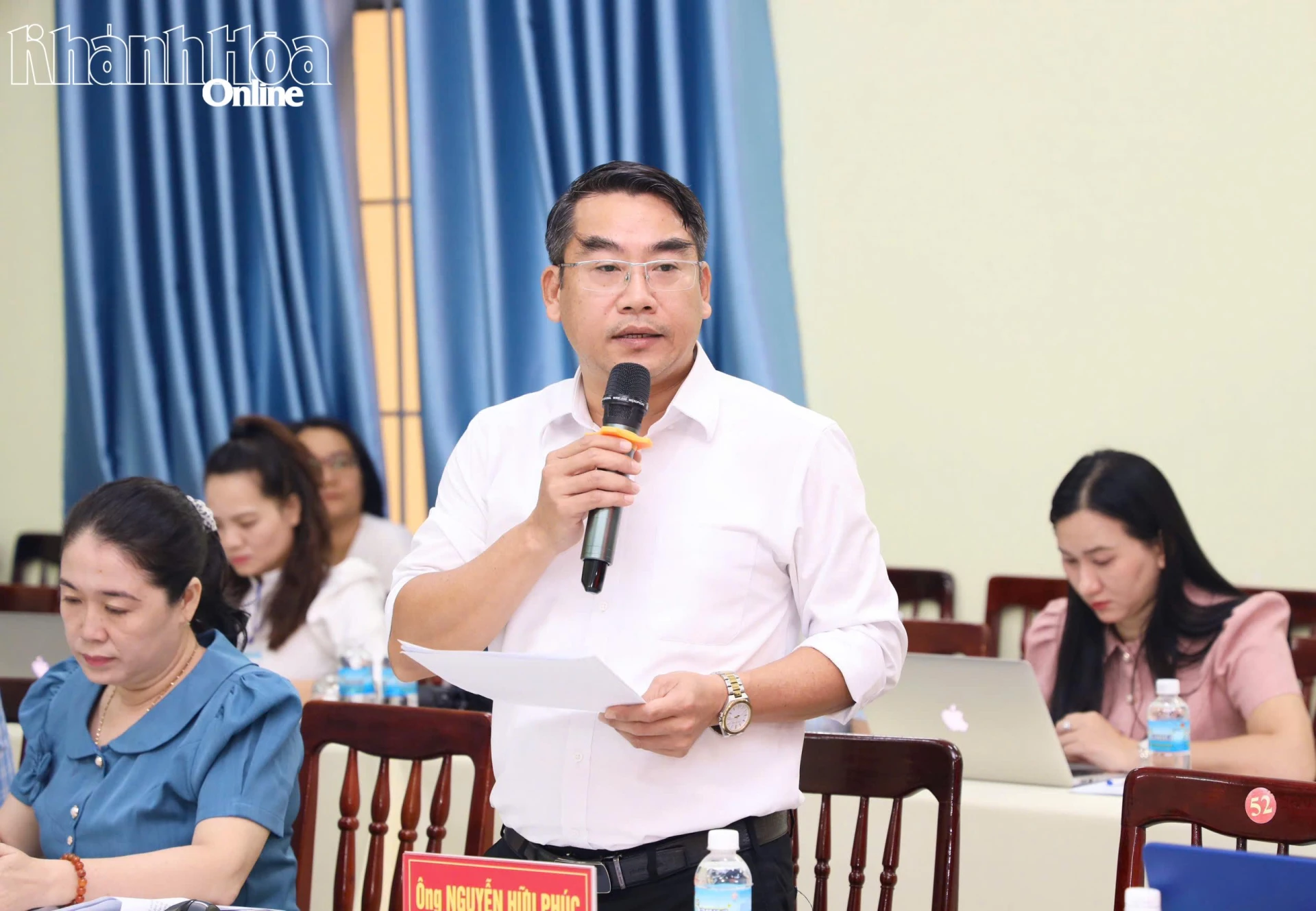 Lãnh  đạo  UBND  phường  Cam  Linh  báo  cáo  tại  buổi  làm  việc  