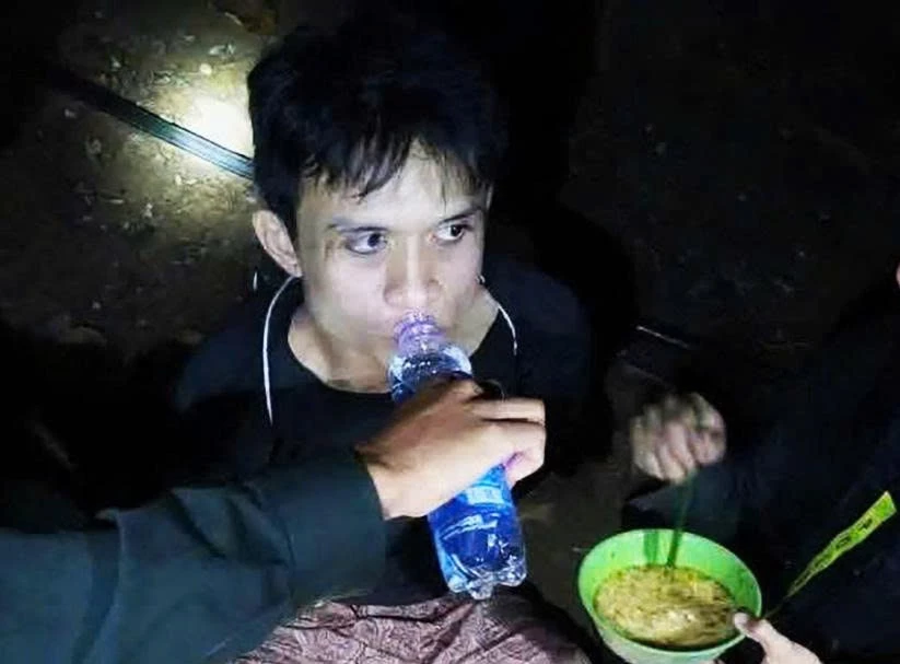 Đối tượng Võ Hoàng Duy lúc bị bắt đã được cán bộ, chiến sĩ cho nước uống, mì tôm lót dạ.