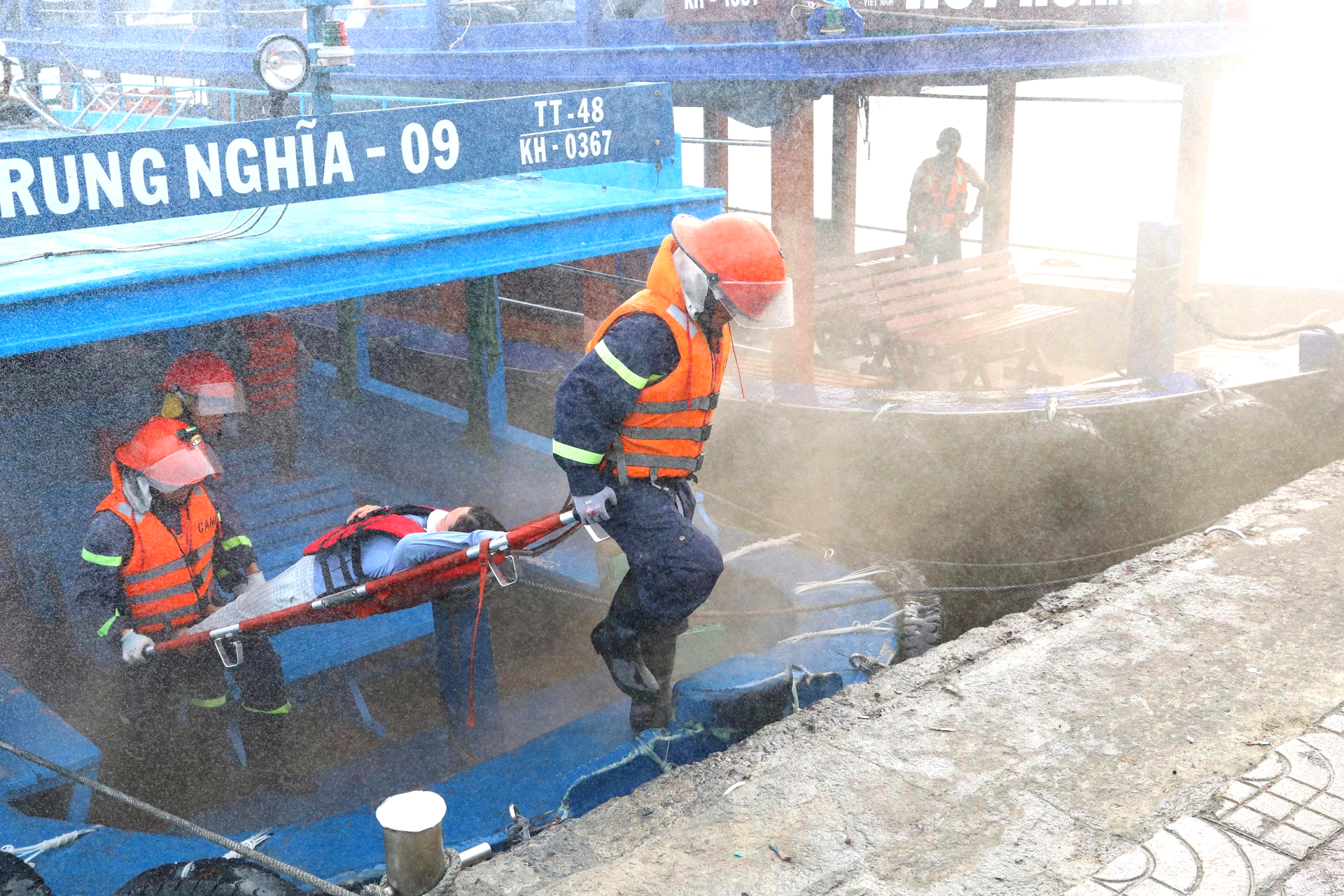 Diễn tập công tác phòng cháy chữa cháy, cứu hộ, cứu nạn tại Bến tàu Du lịch Nha Trang.