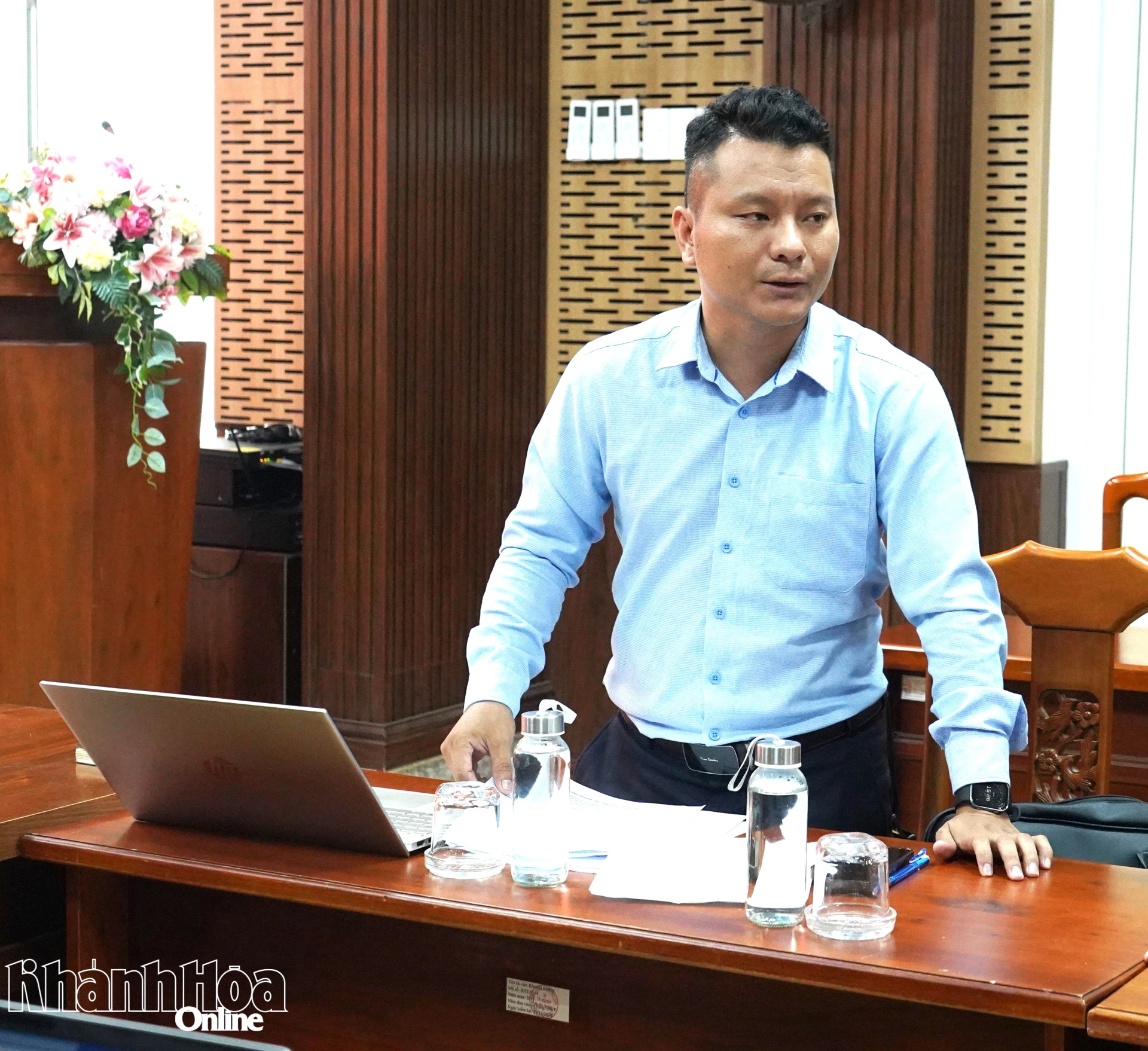 Đại biểu phát biểu ý kiến tại cuộc họp.