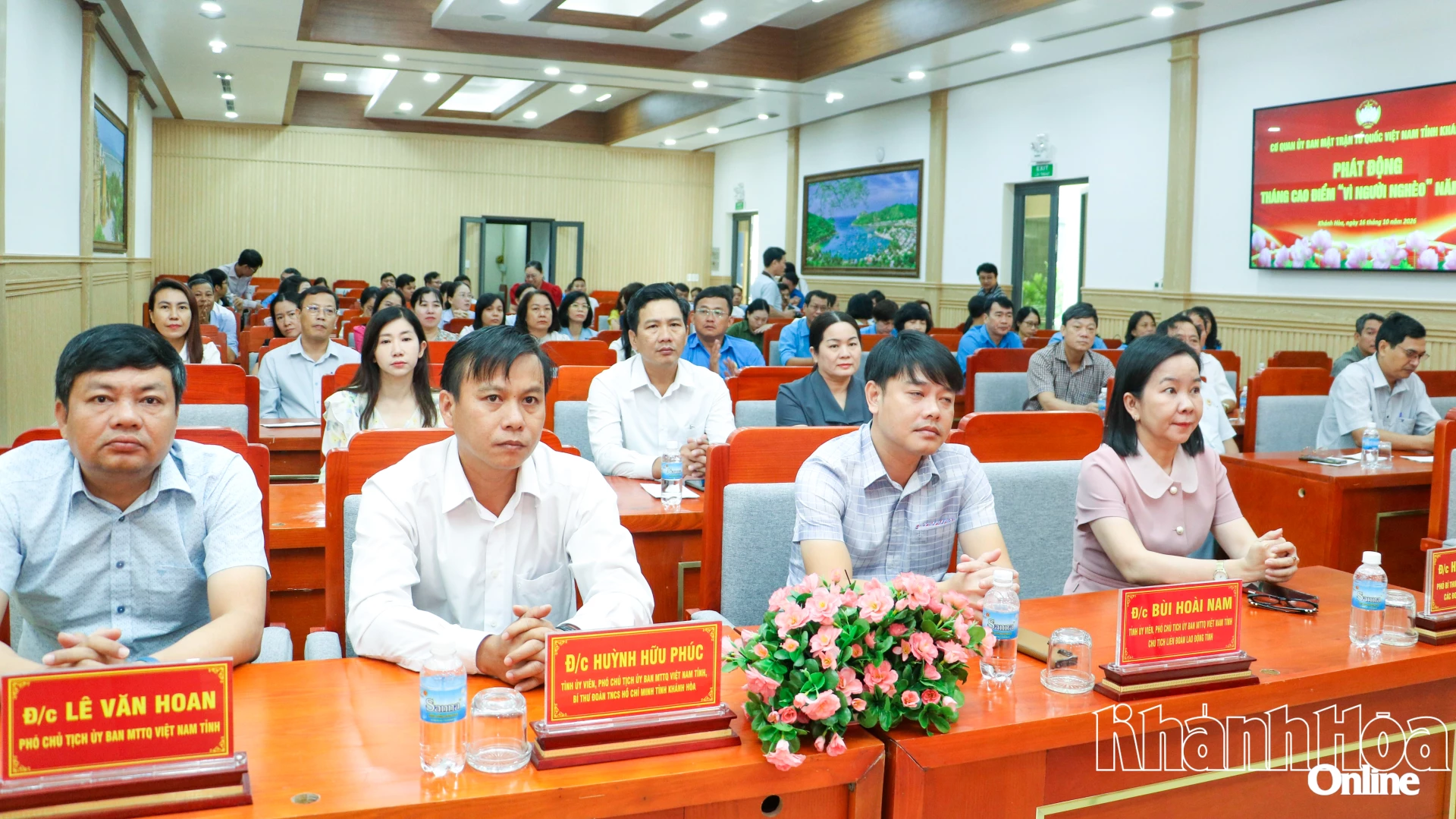 Các đại biểu tham dự lễ phát động.