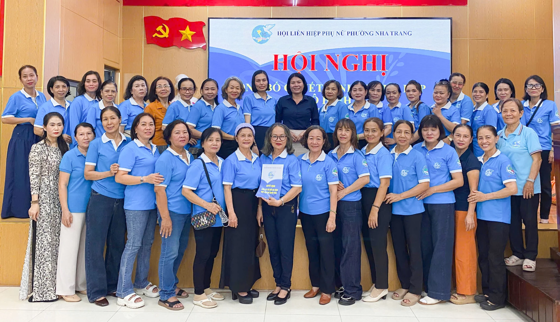 Các thành viên mô hình “Mỗi gia đình - một địa chỉ hạnh phúc” ra mắt tại chương trình.