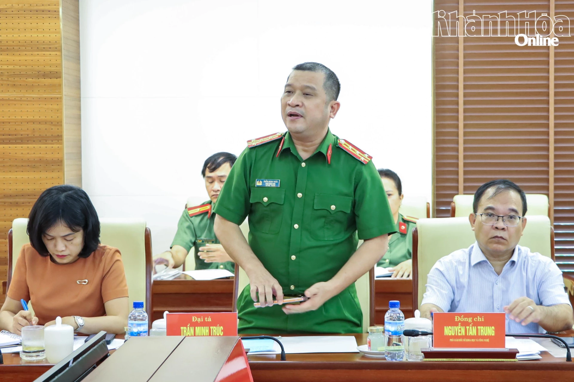 Lãnh đạo Công an tỉnh báo cáo một số nội dung tại buổi làm việc.