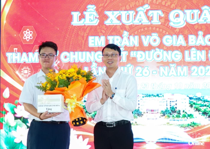 Trường THPT Chuyên Lê Quý Đôn - Đông Hải tổ chức lễ xuất quân cổ vũ thí sinh tham dự chung kết Đường lên đỉnh Olympia