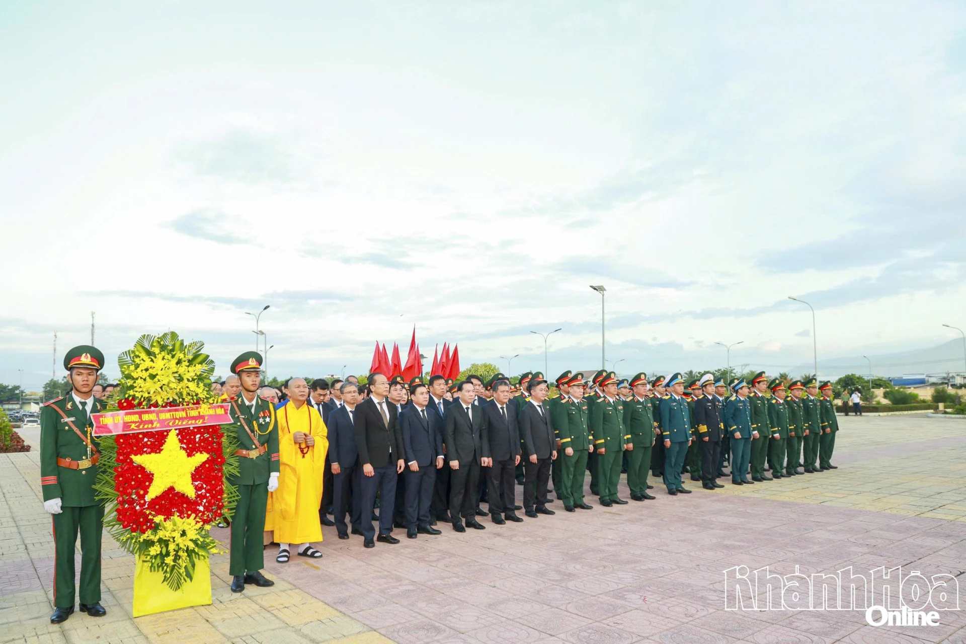 Các đại biểu dự lễ.