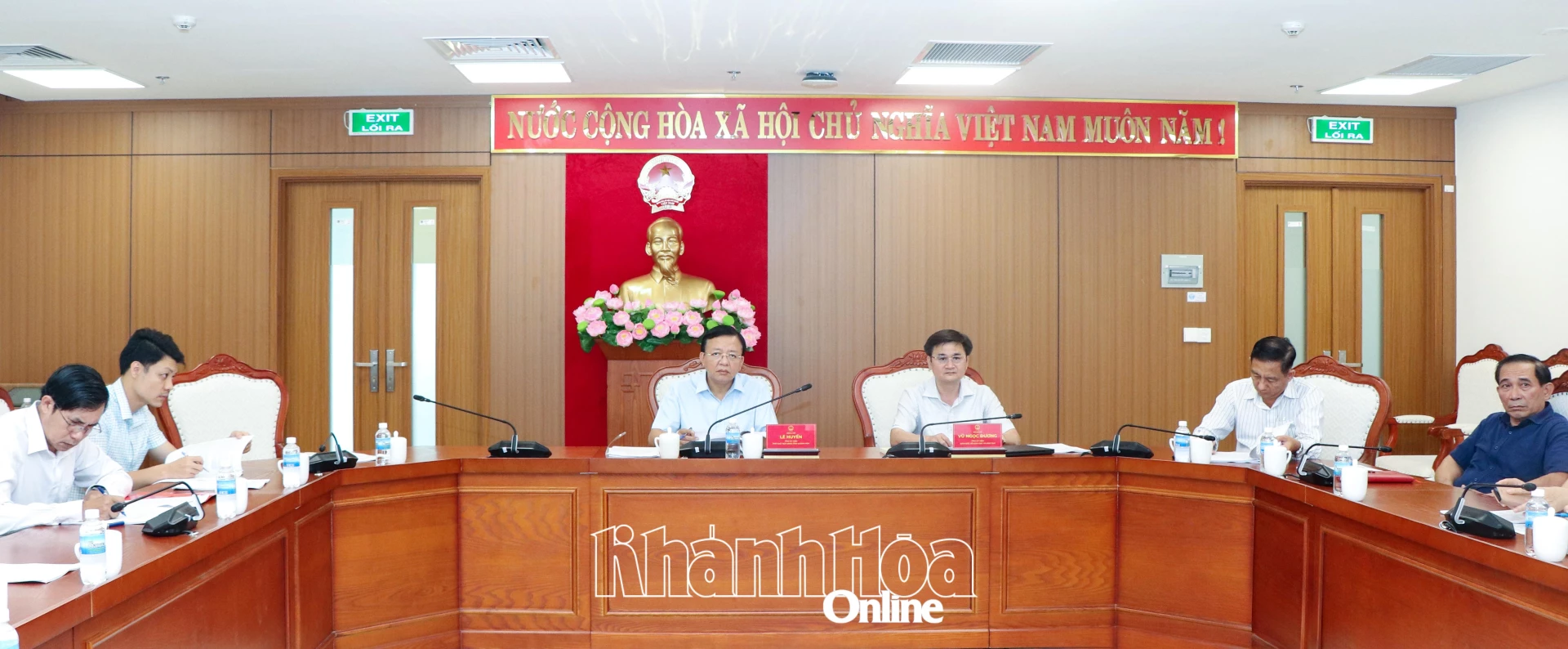 Các đại biểu tham dự cuộc họp tại điểm cầu Khánh Hòa.