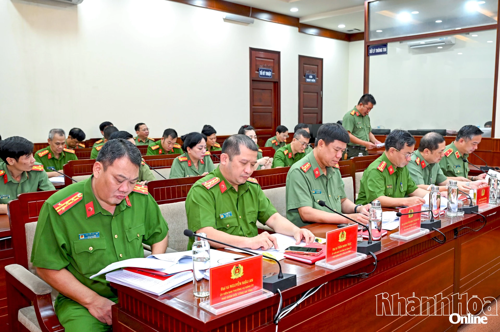 Các đại biểu tham dự hội nghị.