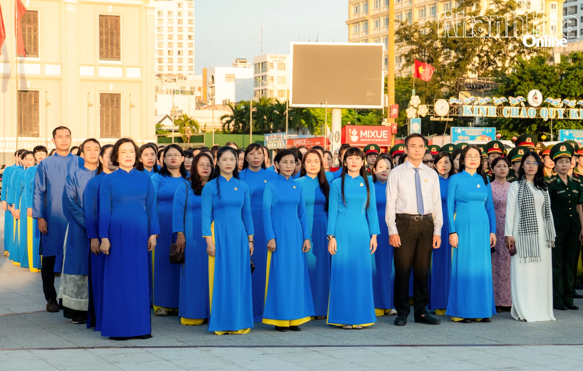 
Cán bộ, hội viên phụ nữ các đơn vị trực thuộc Hội Liên hiệp Phụ nữ tỉnh dự lễ chào cờ.