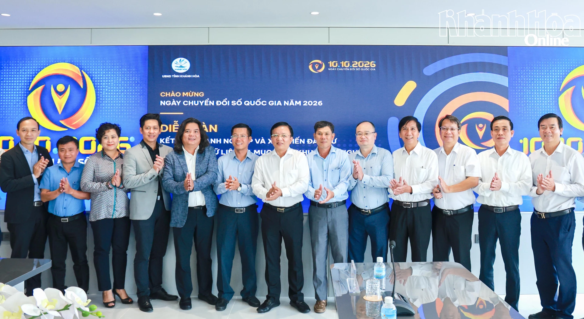 Lãnh đạo tỉnh cùng các chuyên gia, nhà đầu tư tại diễn đàn.