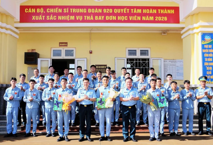 Trung đoàn 920 thả bay đơn thành công cho 3 học viên đợt 2