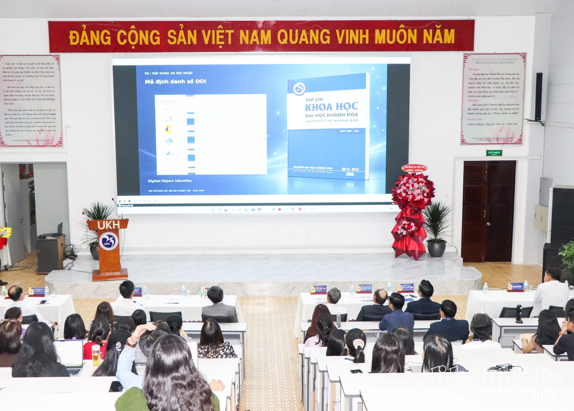 Quang cảnh lễ công bố.
